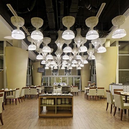 Howard Johnson By Wyndham Pekalongan Eksteriør bilde