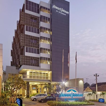 Howard Johnson By Wyndham Pekalongan Eksteriør bilde