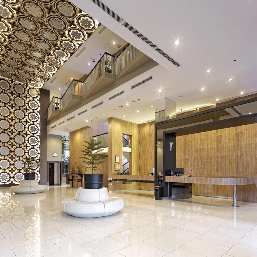 Howard Johnson By Wyndham Pekalongan Eksteriør bilde