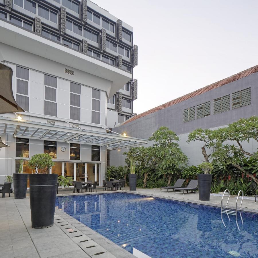 Howard Johnson By Wyndham Pekalongan Eksteriør bilde