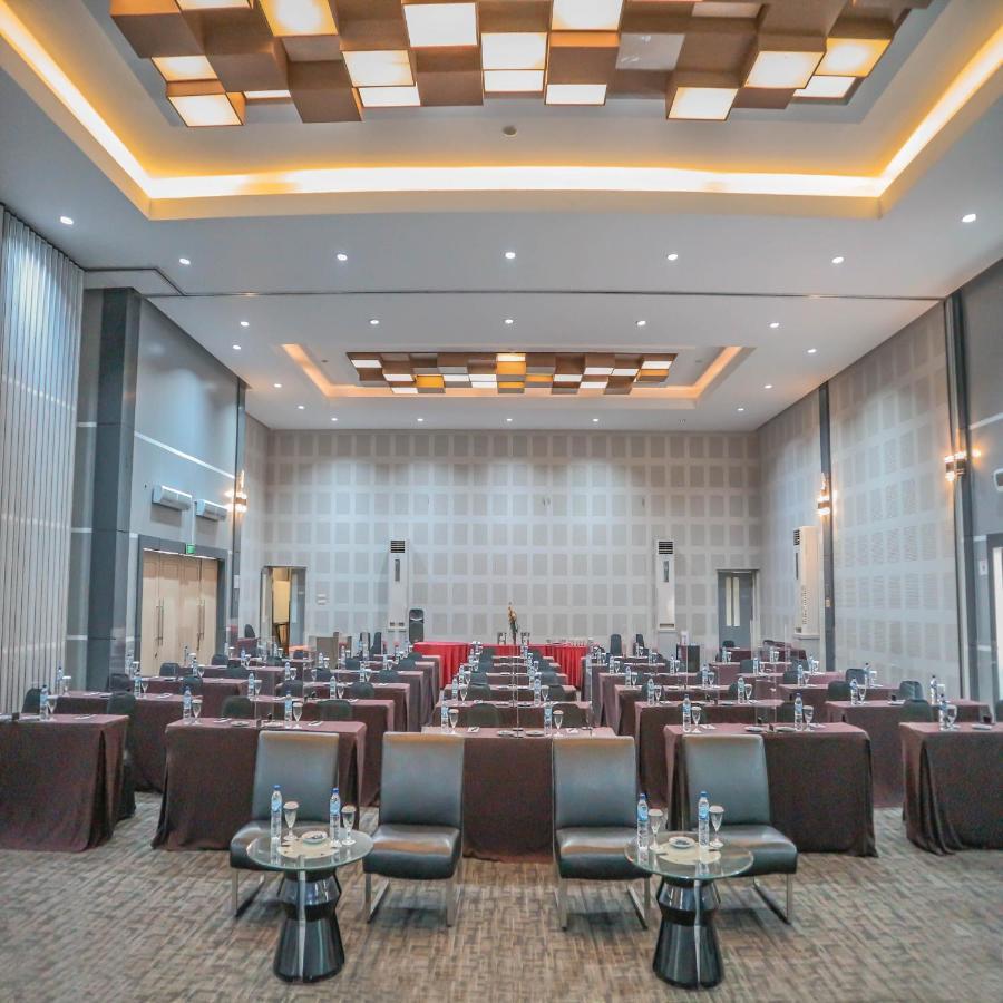 Howard Johnson By Wyndham Pekalongan Eksteriør bilde