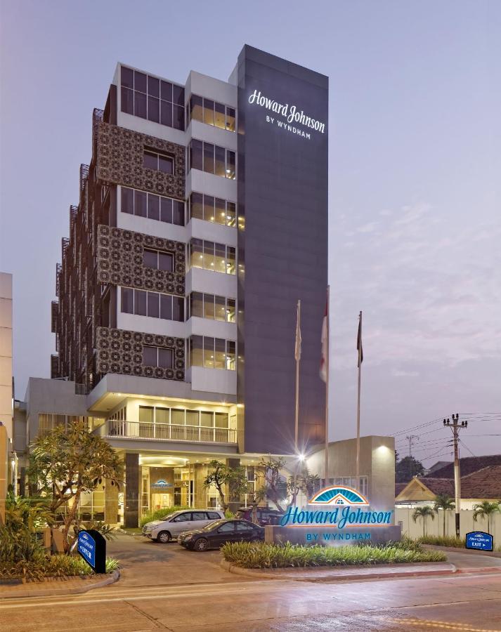 Howard Johnson By Wyndham Pekalongan Eksteriør bilde