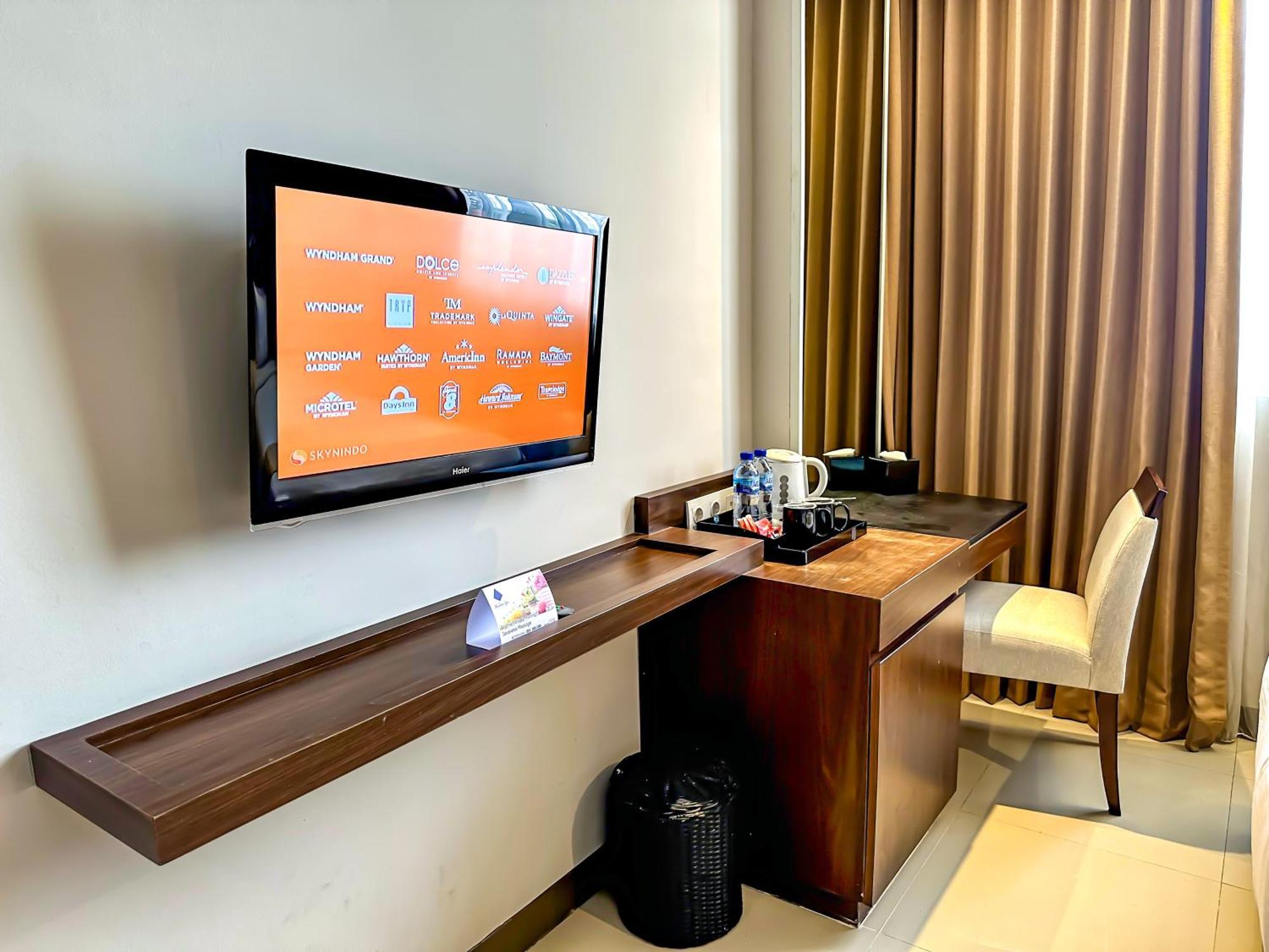 Howard Johnson By Wyndham Pekalongan Eksteriør bilde