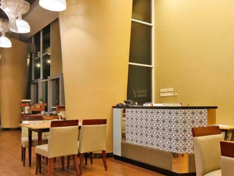 Howard Johnson By Wyndham Pekalongan Eksteriør bilde