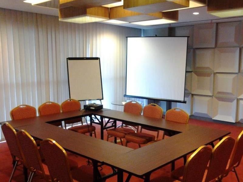 Howard Johnson By Wyndham Pekalongan Eksteriør bilde