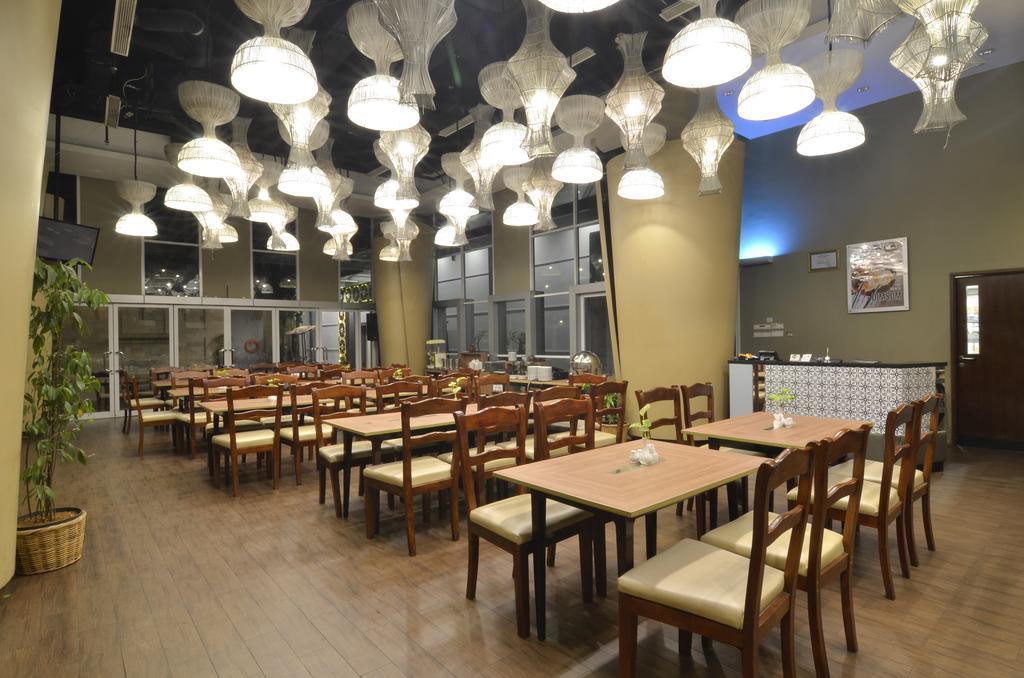 Howard Johnson By Wyndham Pekalongan Eksteriør bilde