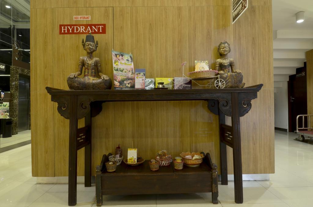 Howard Johnson By Wyndham Pekalongan Eksteriør bilde