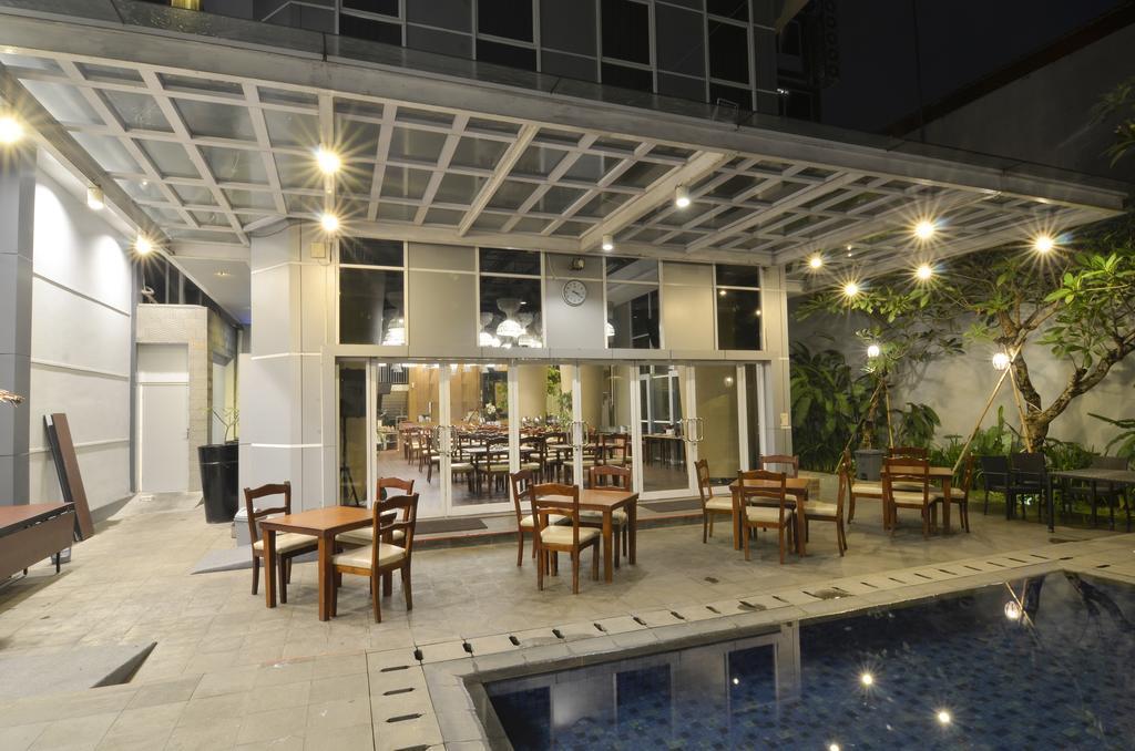Howard Johnson By Wyndham Pekalongan Eksteriør bilde
