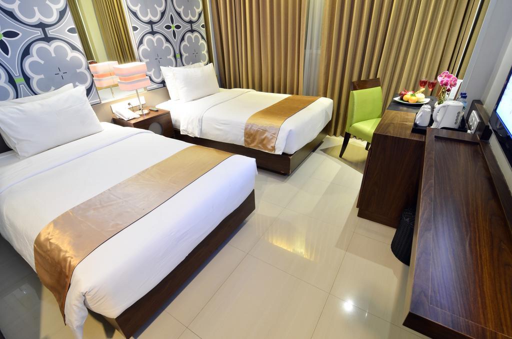Howard Johnson By Wyndham Pekalongan Eksteriør bilde