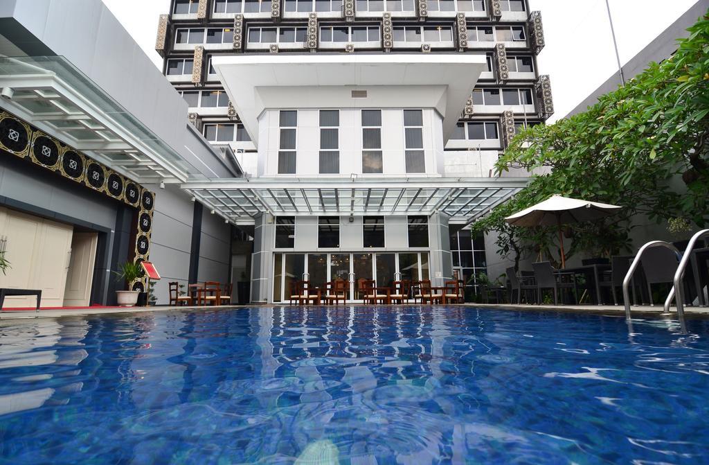 Howard Johnson By Wyndham Pekalongan Eksteriør bilde