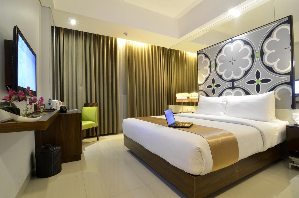 Howard Johnson By Wyndham Pekalongan Eksteriør bilde