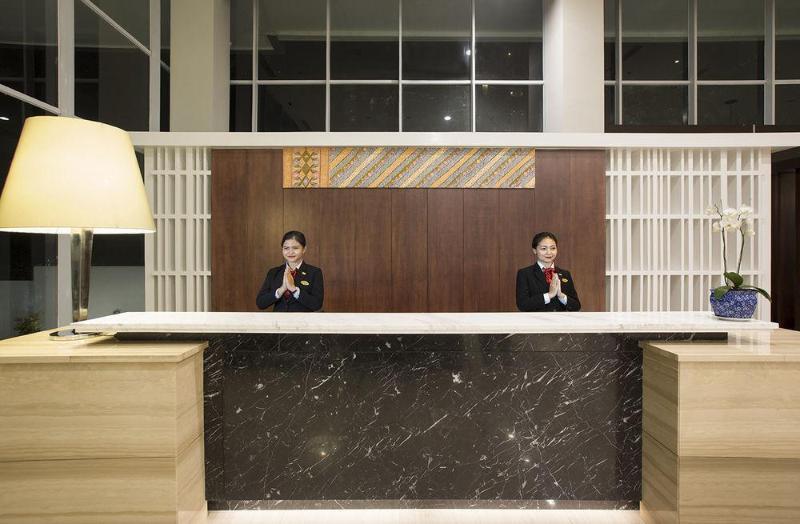 Howard Johnson By Wyndham Pekalongan Eksteriør bilde