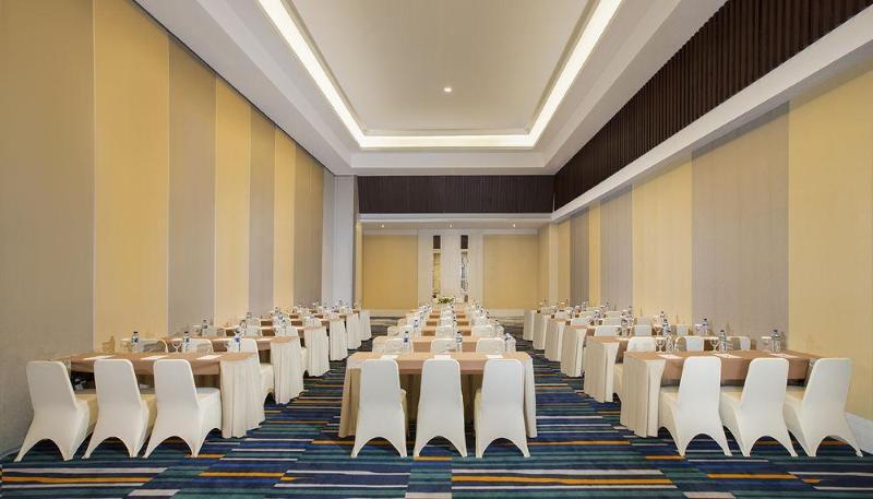 Howard Johnson By Wyndham Pekalongan Eksteriør bilde
